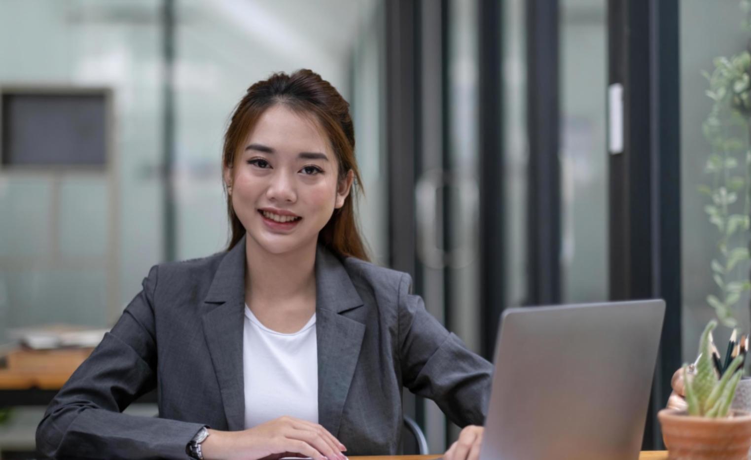 Studenten präsentieren ihre Working Capital Analyse vor Unternehmensvertretern